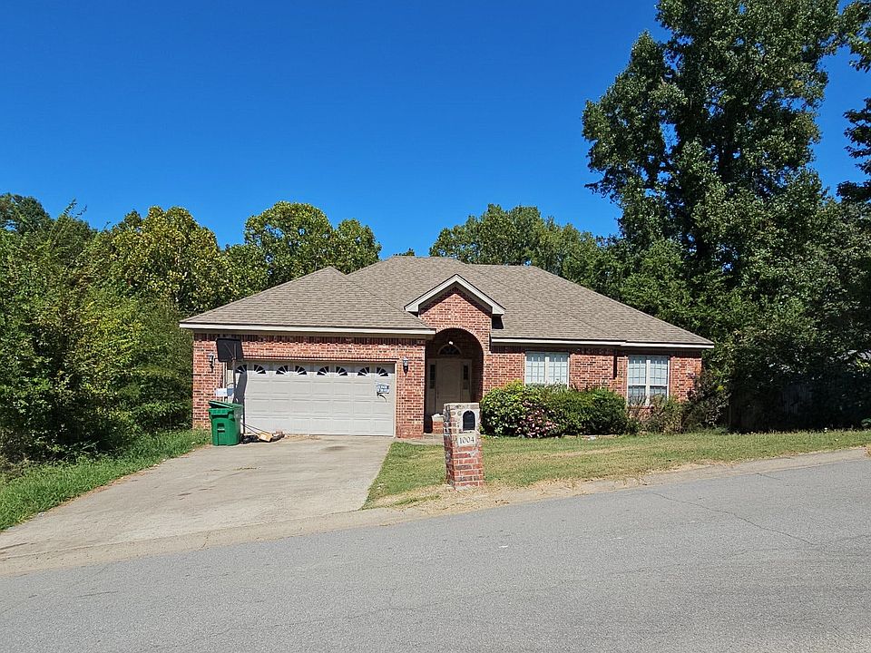 1st image of 1004 English Oak Dr