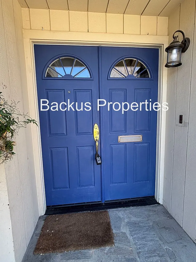 Building Photo - 211 Chaucer Dr
