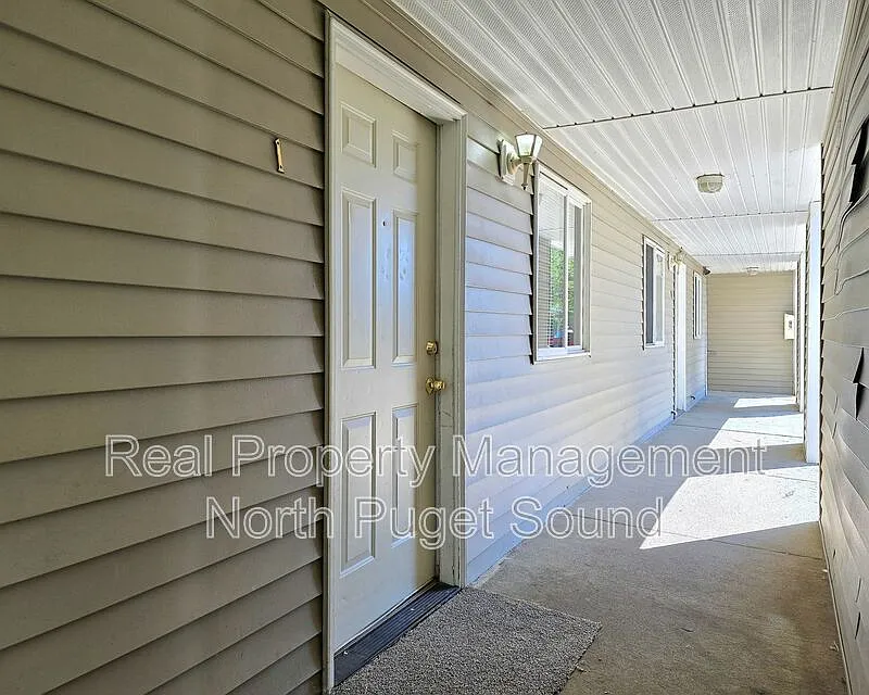 2 bed, 1.0 bath, 830 sqft, $1,695 — Photo 2