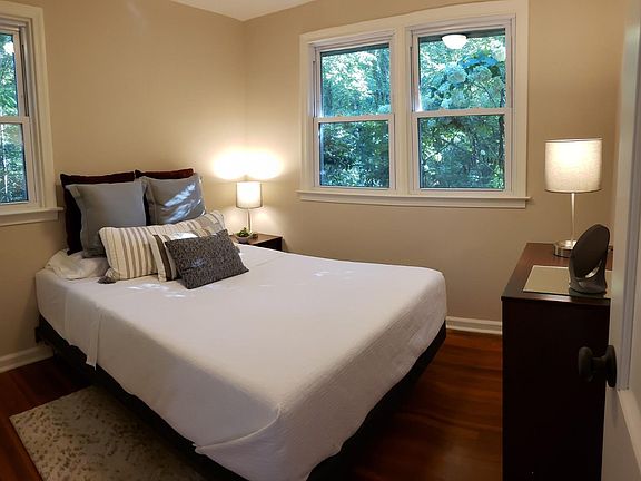 Bedroom #1 - fits queen sized bed