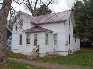 404 W 4th St, Frederika, IA 50674
