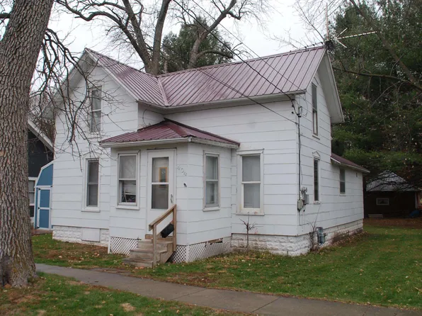 404 W 4th St, Frederika, IA 50674