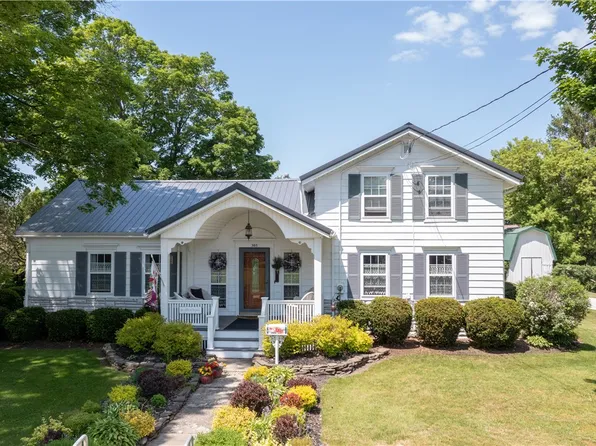 305 S Lackawanna St, Wayland, NY 14572
