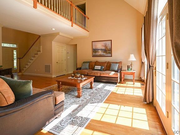 4th image of 204 Castlerock
