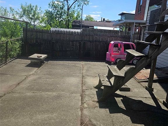 4th image of 2117 Eggers St