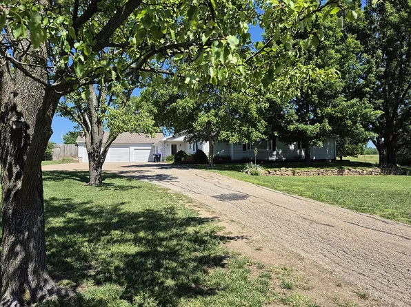 3632 SE Croco Rd, Topeka, KS 66605