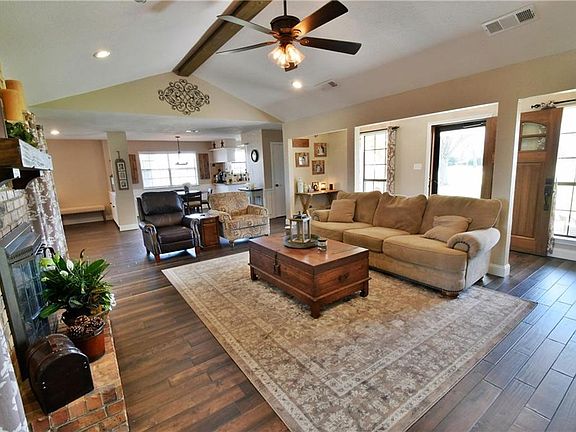 5th image of 103 Martinek Ln