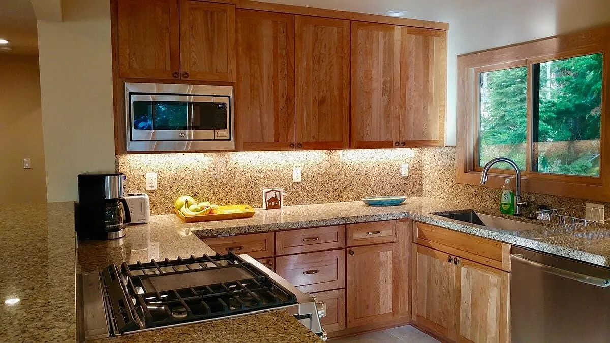3 bed, 1454 sqft, $3,700 — Photo 3