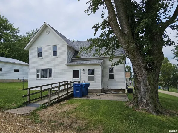 202 Welton Iron St, Delmar, IA 52037