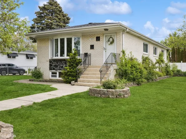 769 N Eastland St, Elmhurst, IL 60126