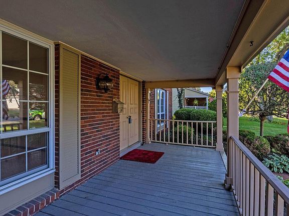 5th image of 102 Haddam Pl E