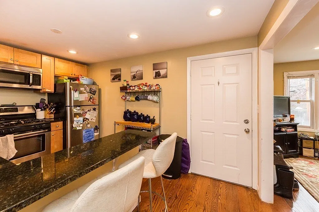 4 bed, 1200 sqft, $3,800 — Photo 4