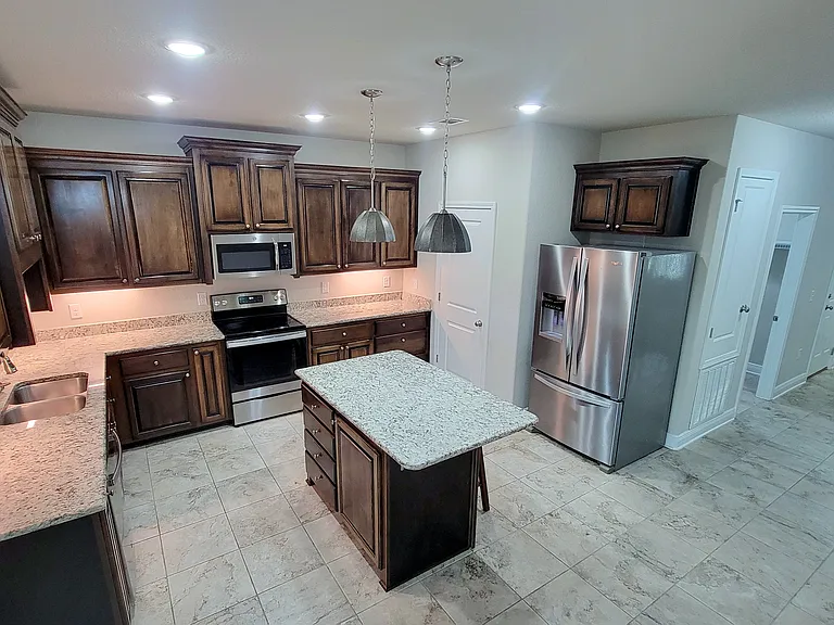 3924 Shady Grove Dr — Photo 3