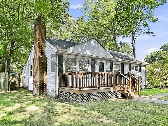 3rd image of 401 Huger Dr