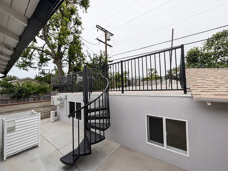1522 Randall St — Photo 8