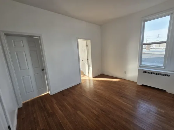 1103 Grand Avenue image 1 of 40