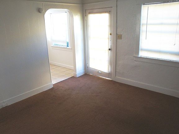 5th image of 3037 Monroe Ave
