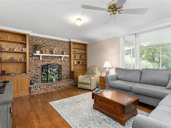 3rd image of 415 Cook Rd