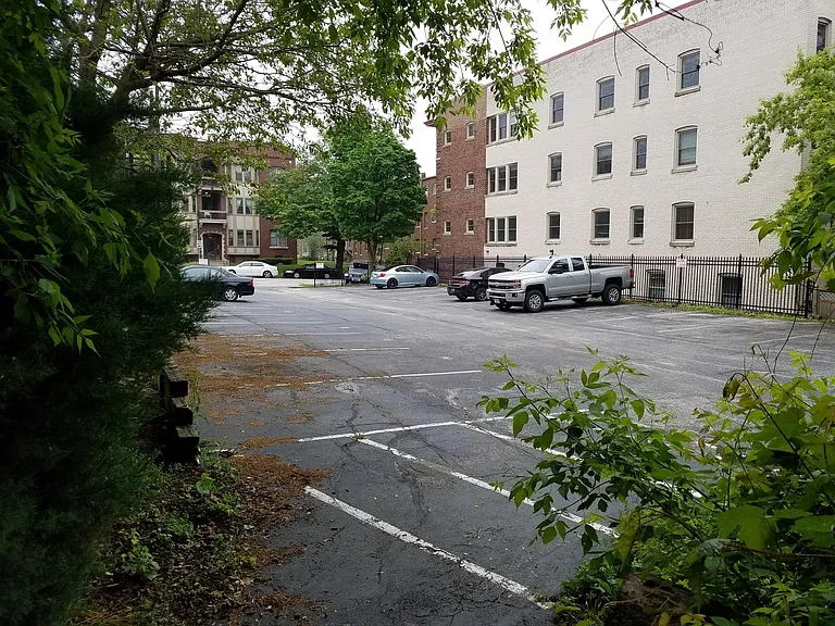 2528 N Maryland Ave — Photo 30