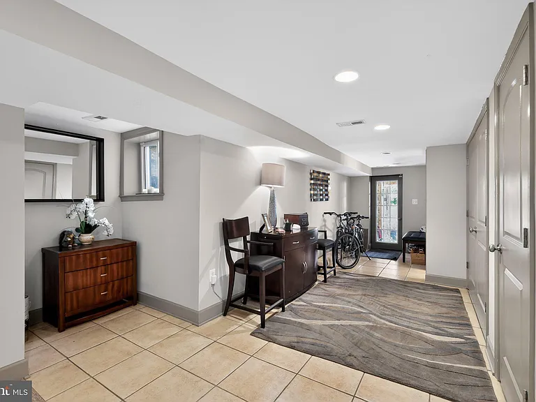 928 Ingraham St NW — Photo 23
