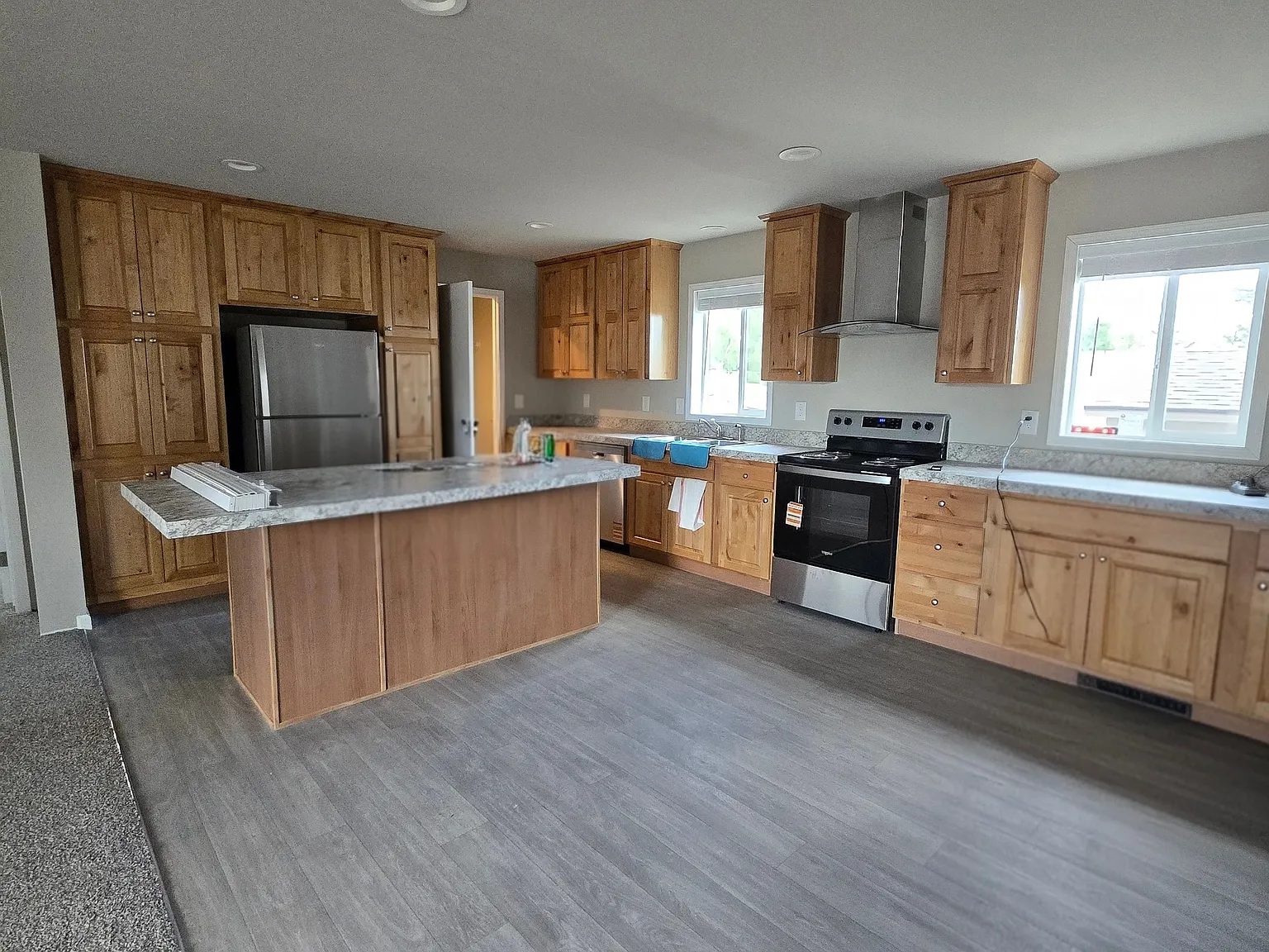 3 bed, 2.0 bath, 1272 sqft, $2,000 — Photo 2