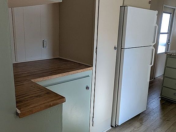 Lots of kitchen cabinets for