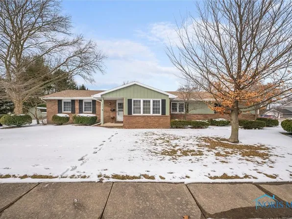 415 Wilkshire Dr, Waterville, OH 43566