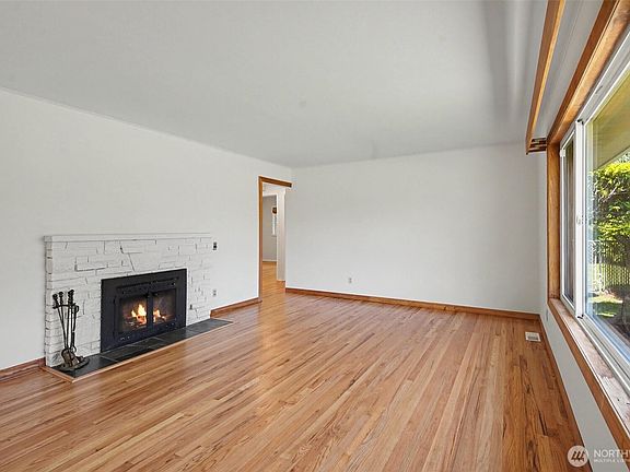 3rd image of 10749 30th Ave NE