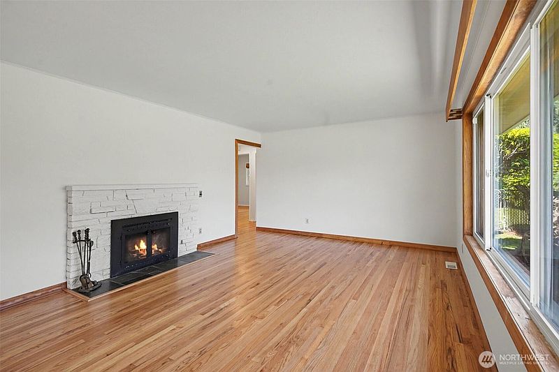 3rd image of 10749 30th Ave NE