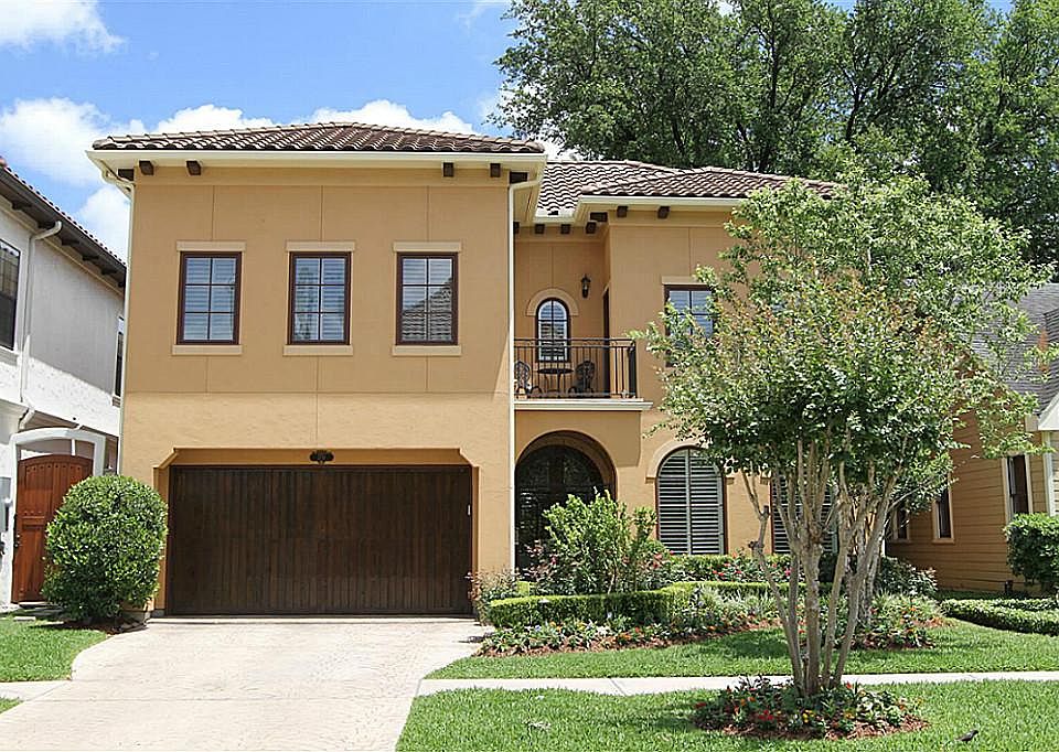 Gorgeous home with tile roof on one of the best blocks just south of the River Oaks Shopping Center. This home has been very gently lived in and shows like new . This home will not disappoint.