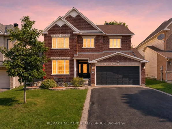 42 Glenrill Pl S, Ottawa, ON K2M 2T5