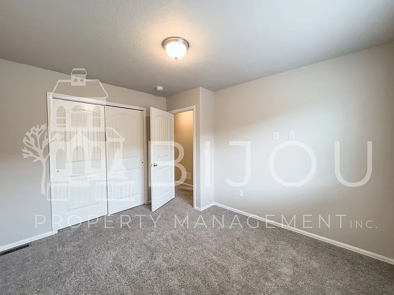 7661 Silver Larch Point — Photo 22