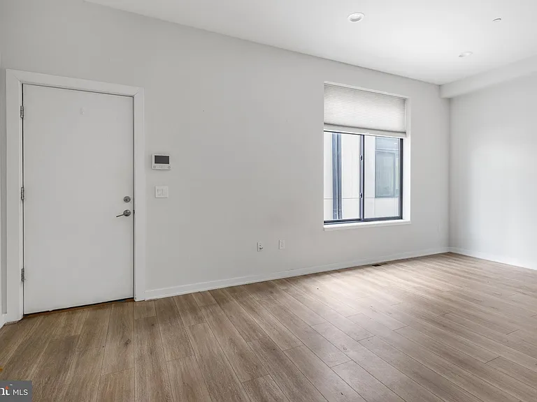 360 Monastery Ave #1R — Photo 5