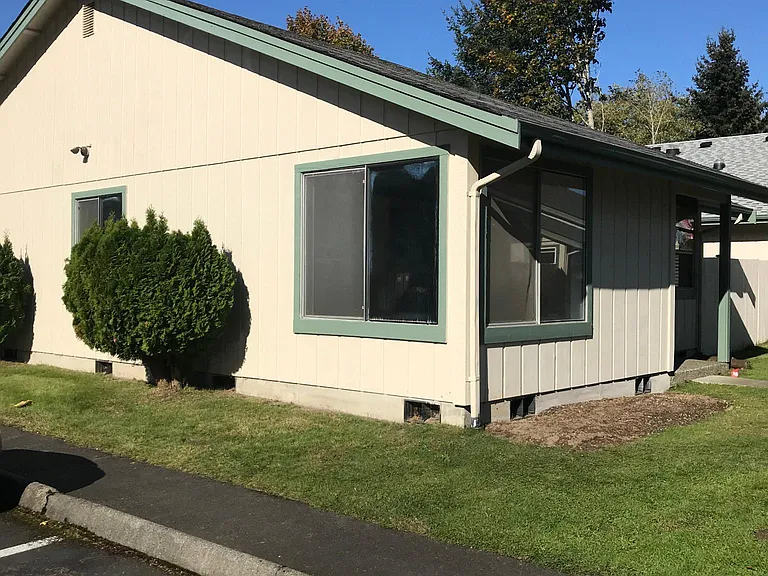 1484 Diamond Rd S — Photo 2