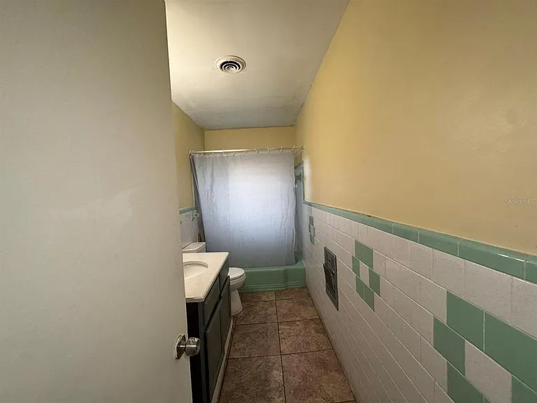 416 Sun Ct — Photo 10
