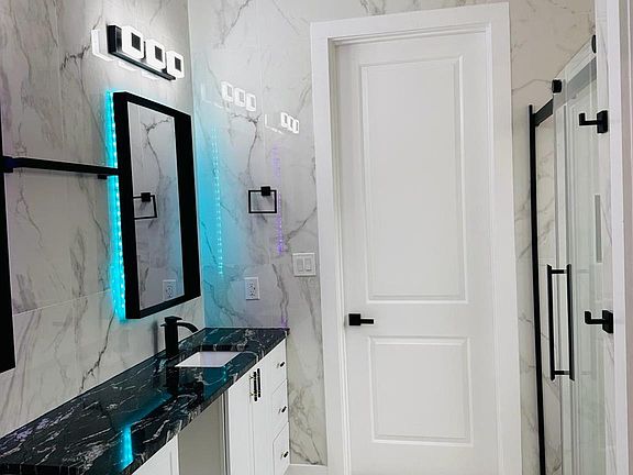 5th image of 601 Ruddy St