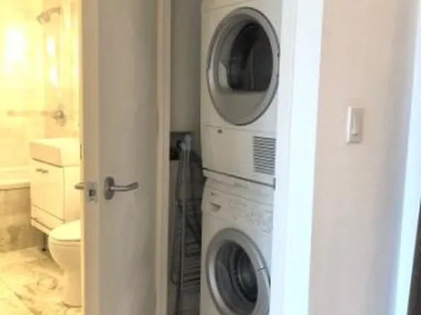 635 West 42nd Street 17A image 3 of 18