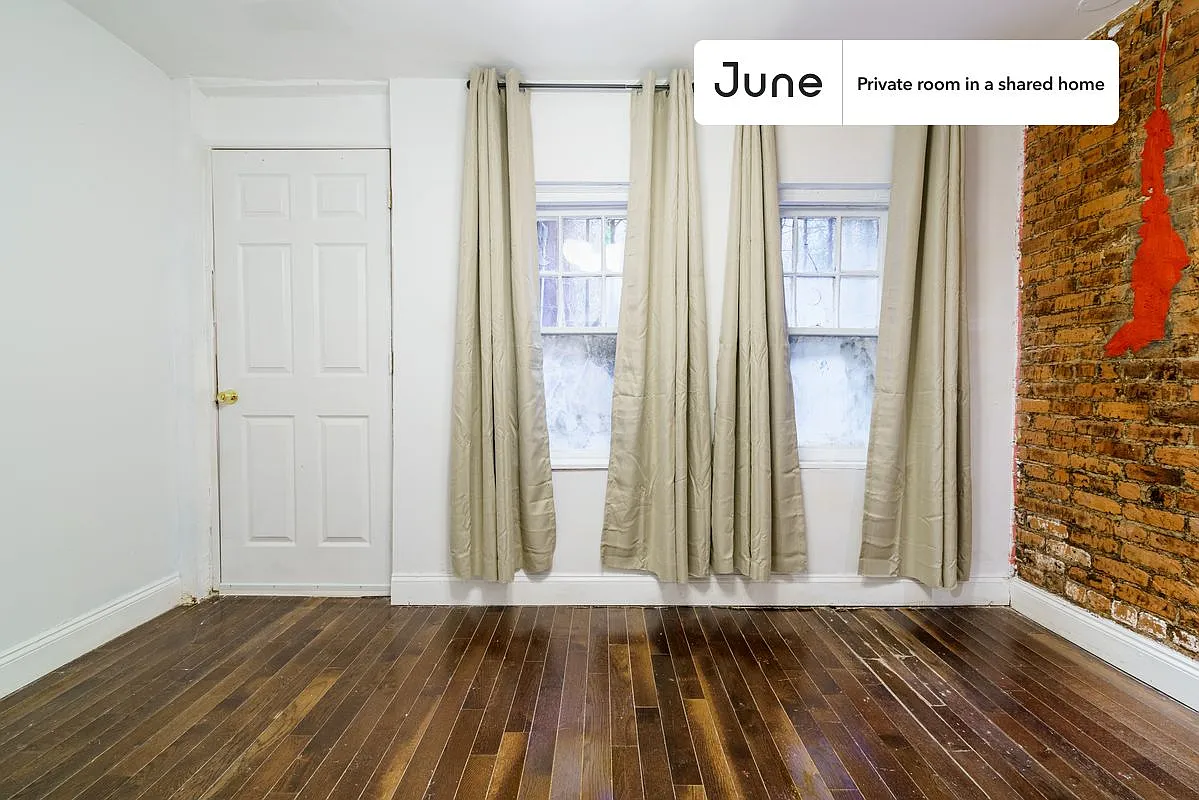 Full bedroom in 5 bed/1.5 bath home in Bedford-Stuyvesant #909 B — Photo 3