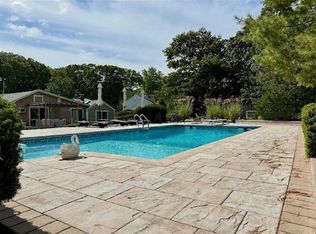 111 Fanning Ave, Hampton Bays, NY 11946