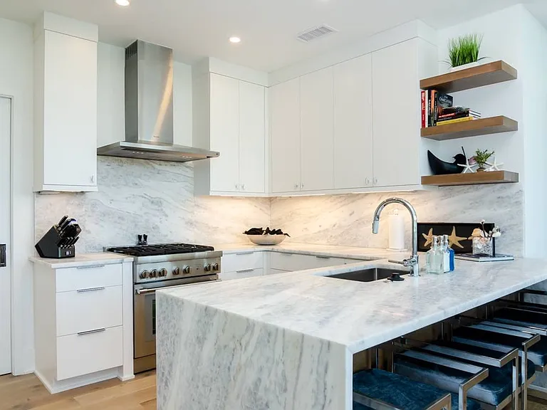 2 Marina St #C — Photo 15