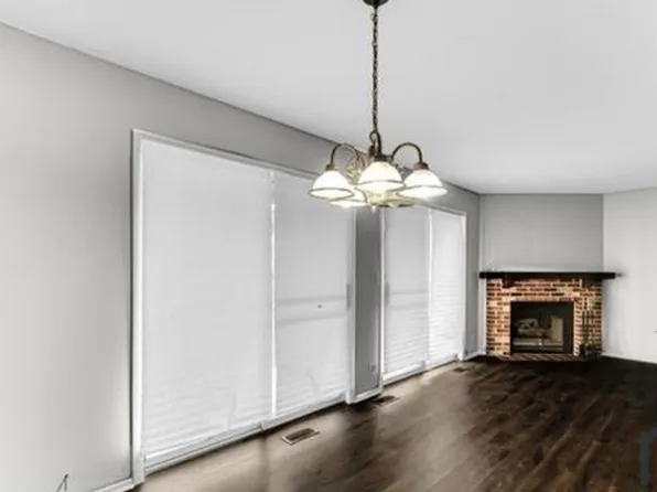 609 Hanover Ct #1W, Schaumburg, IL 60194