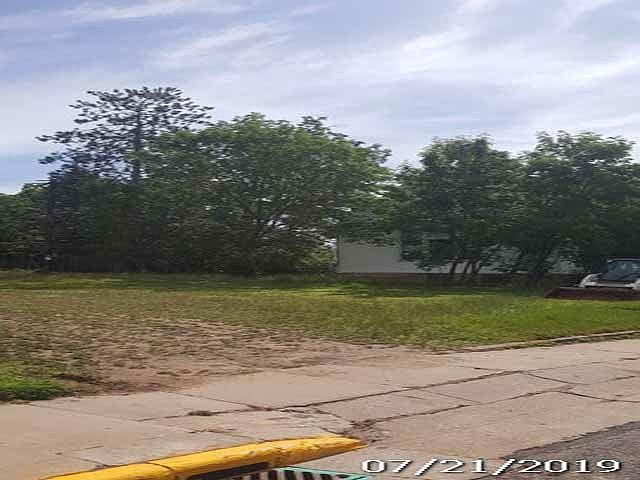 2nd image of 220 Grand Ave