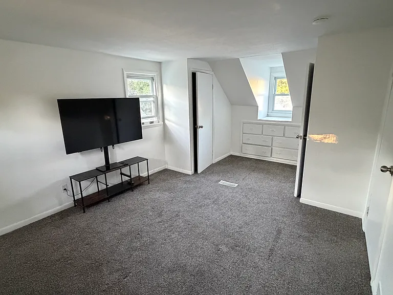 428 Boston St — Photo 9