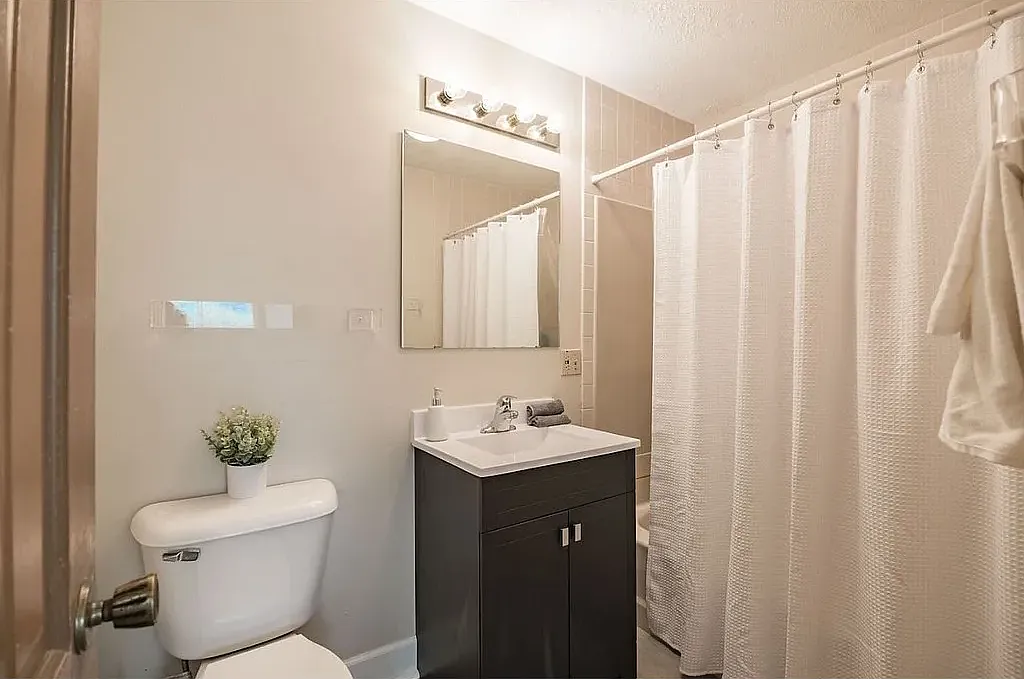 3 bed, 1900 sqft, $1,850 — Photo 4