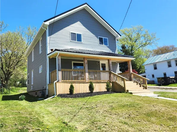 15 Oak St, Silver Creek, NY 14136