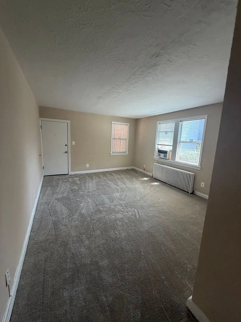 604 12th Street NE — Photo 1