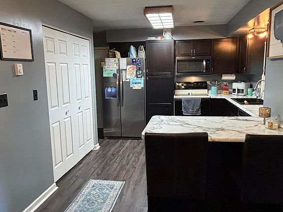 3rd image of 207 Cole St
