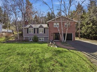 39 Robert St, Fall River, NS B2T 1H7