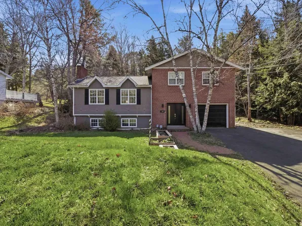 39 Robert St, Fall River, NS B2T 1H7