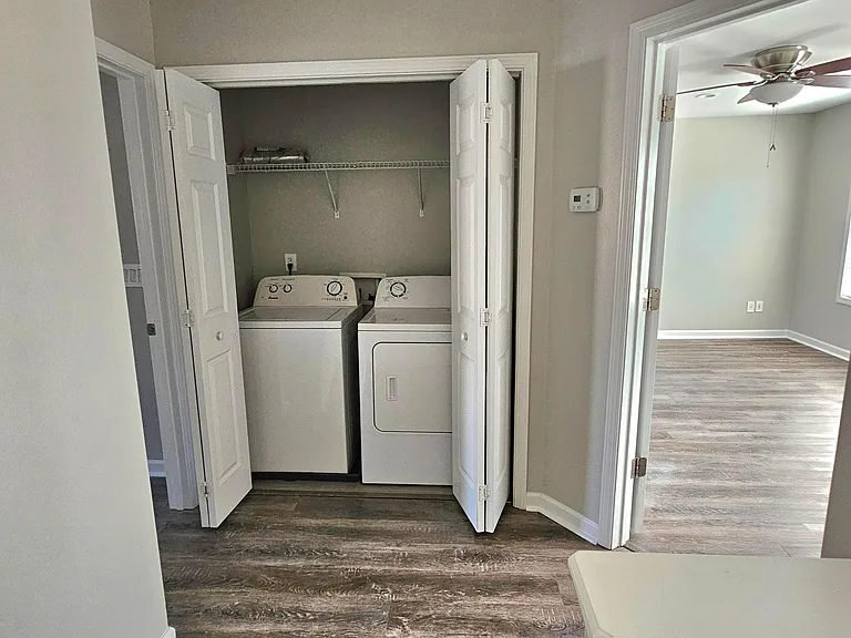 5817 Fox Point Cir — Photo 20